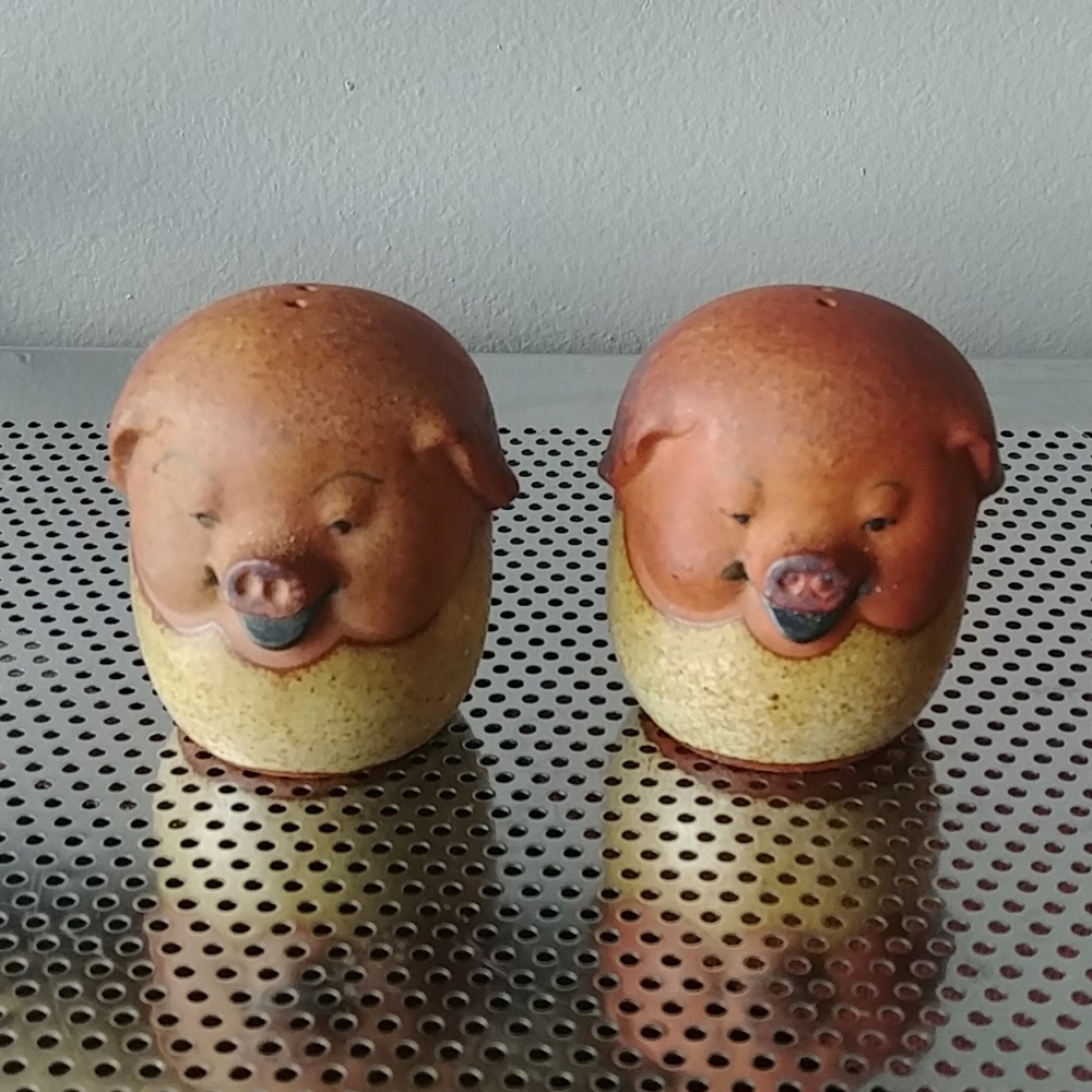 Vintage stoneware pig salt and pepper shakers